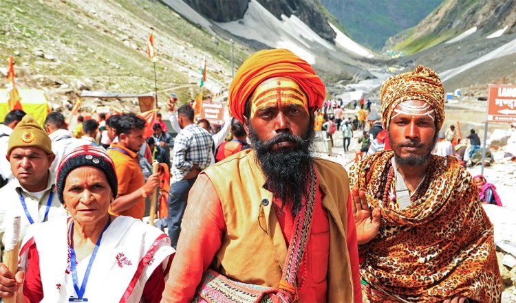 Amarnath Yatra पर नाचते गाते जा रहे हैं बाबा के भक्त, अब तक हजारों श्रद्धालुओं ने किये दर्शन