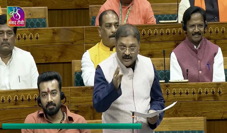राहुल-अखिलेश पर बरसे भाजपा सांसद संतोष पांडेय, कहा- तुम्हारा लहजा बता रहा है तुम्हारी दौलत नई-नई है
