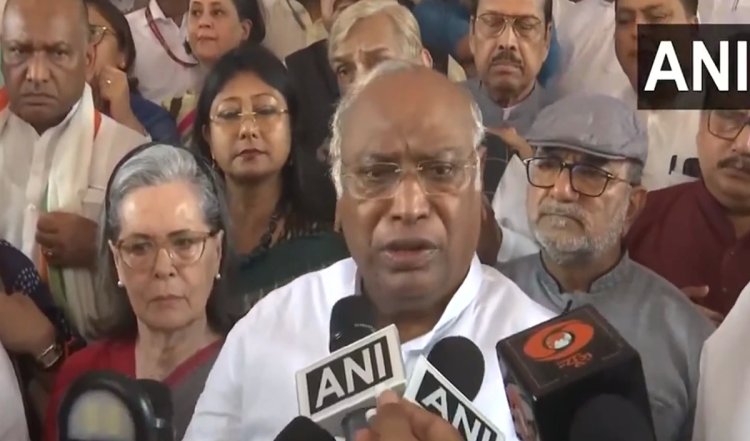 'झूठ बोलना और लोगों को गुमराह करना प्रधानमंत्री की आदत', राज्यसभा से विपक्ष के वॉकआउट पर बोले खड़गे
