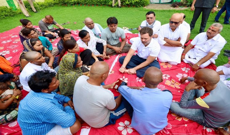 हाथरस पीड़ितों के परिजनों से मुलाकात के बाद राहुल गांधी ने 'कमियां' गिनाईं