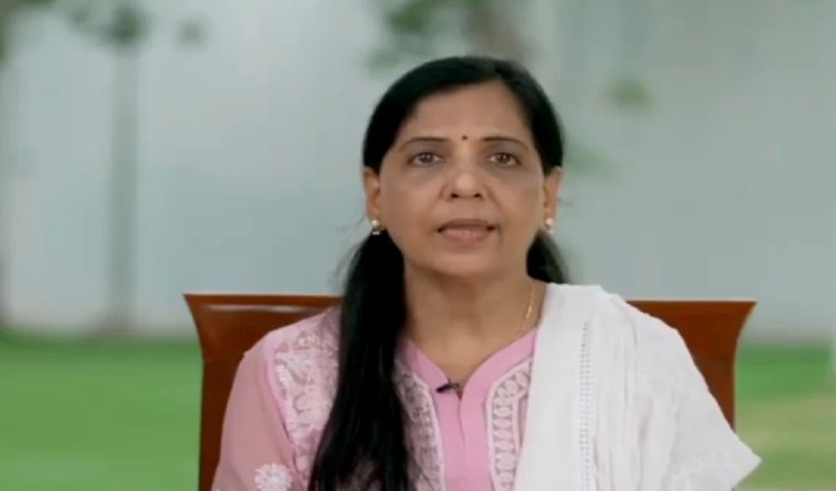 'गहरी राजनीतिक साजिश का शिकार हुए केजरीवाल', पत्नी सुनीता ने लगाए आरोप, BJP का पलटवार