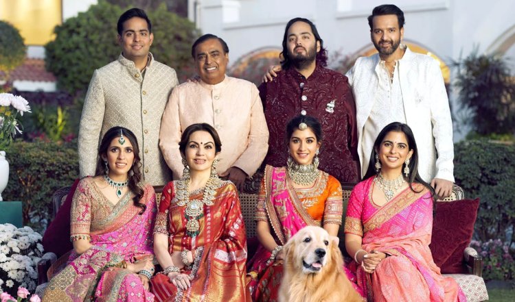 Bollywood Wrap Up| Radhika Merchant और Anant Ambani की शादी से पहले गृह शांति पूजा हुई, हम साथ-साथ जैसा ही है अंबानी परिवार, PHOTO देखिए