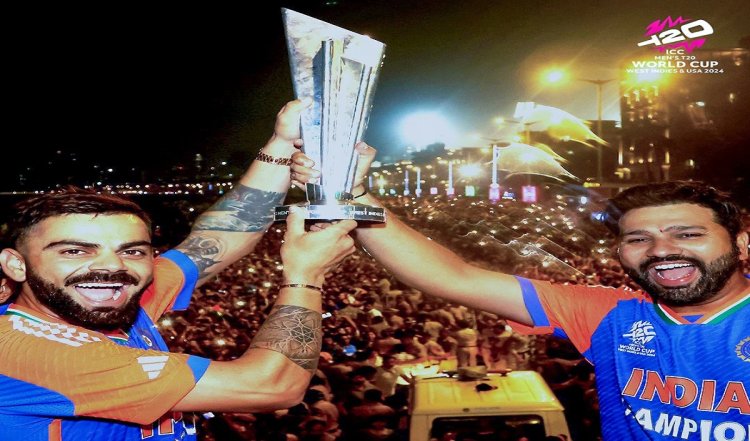 T20 Champion की Victory Parade के दौरान महिला हो गई थी बेहोश, मुंबई पुलिस ने पीड़िता को बचाने वाले कांस्टेबल को किया सम्मानित