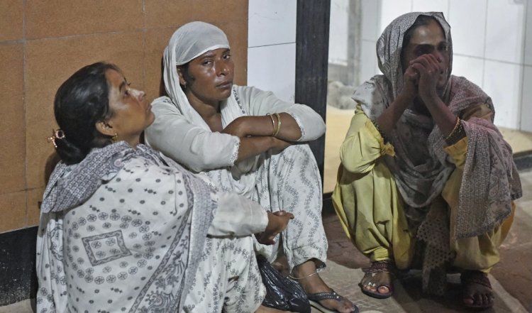 Hathras stampede: SIT ने रिपोर्ट में भीड़भाड़ को ठहराया जिम्मेदार, कहा- आयोजक रोक सकते थे हादसा