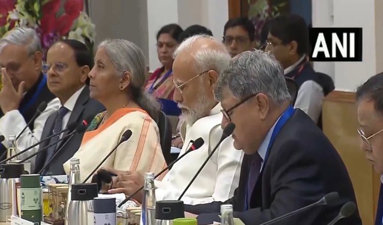 Budget 2024 पेश होने से पहले PM Modi की अर्थशास्त्रियों और विशेषज्ञों के साथ बैठक, वित्त मंत्री भी रहीं मौजूद