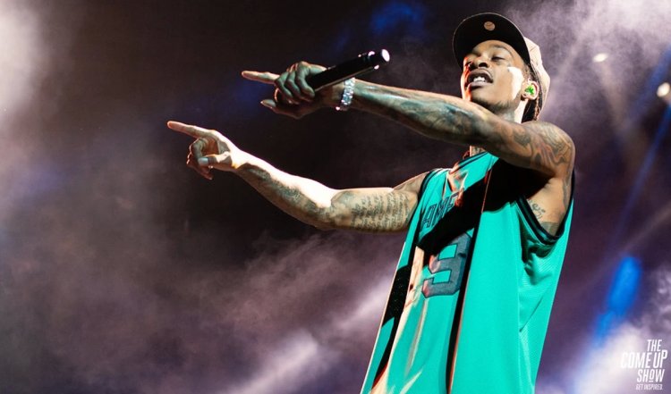 Romania में अवैध ड्रग रखने के आरोप में अमेरिकी रैपर Wiz Khalifa को गिरफ्तार किया गया