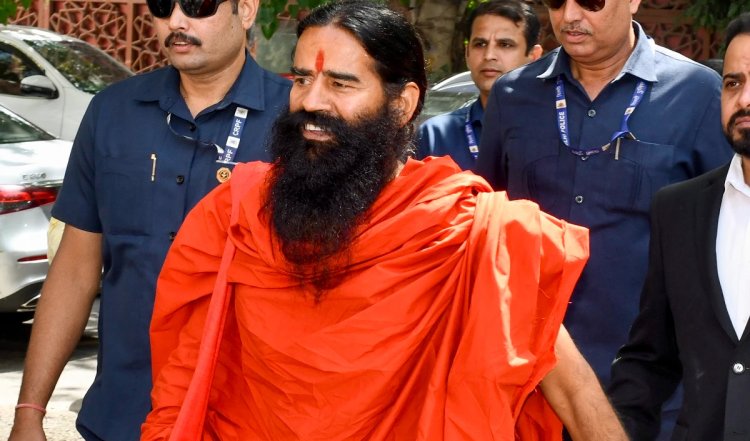 सभी को अपने नाम पर गर्व होना चाहिए..... Yogi Government के आदेश की निंदा करने वालों पर Baba Ramdev का कटाक्ष