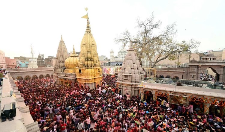 शिवमय काशी, हर तरफ बम बम की गूंज, शिव भक्तों की लंबी कतारें