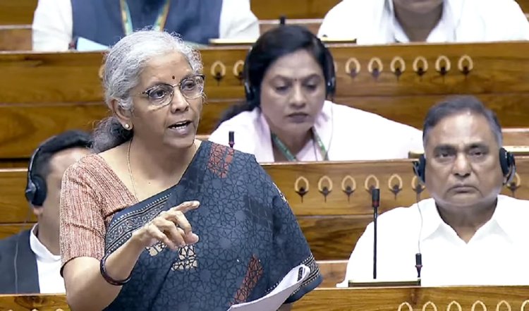 Sansad Diary: पहले दिन ही लोकसभा में हुआ हंगामा, मंगलवार को बजट पेश करेंगी वित्त मंत्री निर्मला सीतारमण