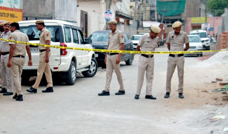 Madhya Pradesh के सागर जिले में भाजपा नेता ने हवा में चलाई गोलियां, ढाबे में तोड़फोड़ की