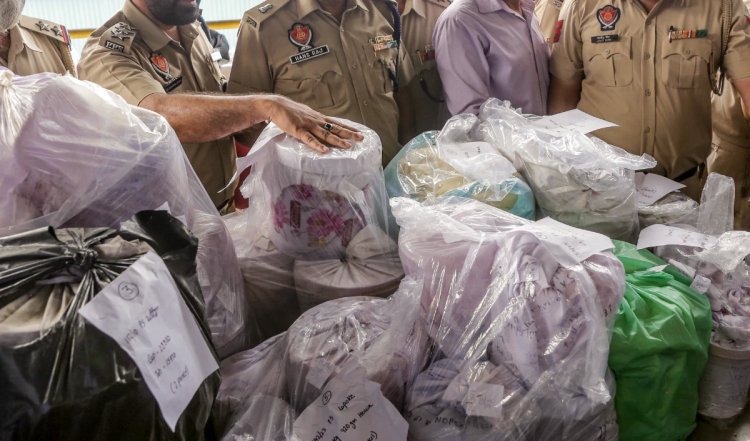पंजाब में मादक पदार्थ के अंतरराष्ट्रीय गिरोह का भंडाफोड़ ; दो लोग गिरफ्तार, एक करोड़ रुपये नकद बरामद