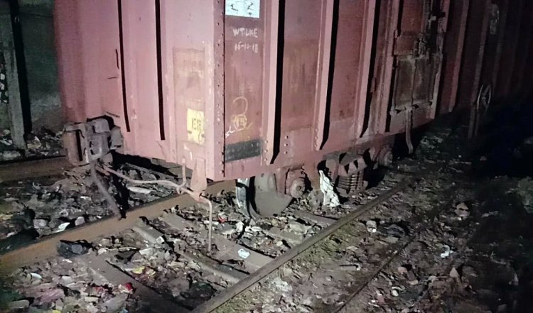 बिहार के समस्तीपुर में एक्सप्रेस ट्रेन का इंजन और दो बोगी अन्य डिब्बों से अलग हो गए