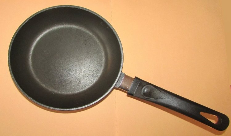 Nonstick Cookware में खाना पकाने से बढ़ते जा रहे हैं Teflon Flu के मामले, जानें इसके बारे में