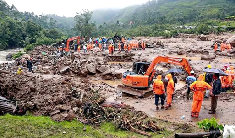 Wayanad Landslide Updates: अब तक 80 लोगों की मौत, केरल में दो दिनों का शोक, राहुल-प्रियंका जाएंगे वायनाड