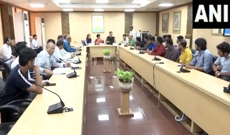 Delhi coaching centre deaths: MCD अधिकारियों ने प्रदर्शनकारी छात्रों से मुलाकात की, दिल्ली सरकार के साथ भी बैठक