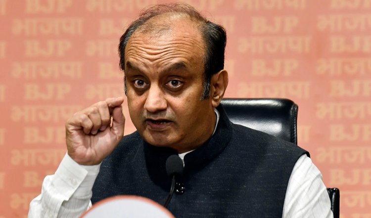 'आज पुरखों की बात को रख के लात पे, पार्टी को ले आए फुटपाथ पर...' सुधांशु त्रिवेदी का राहुल गांधी पर निशाना