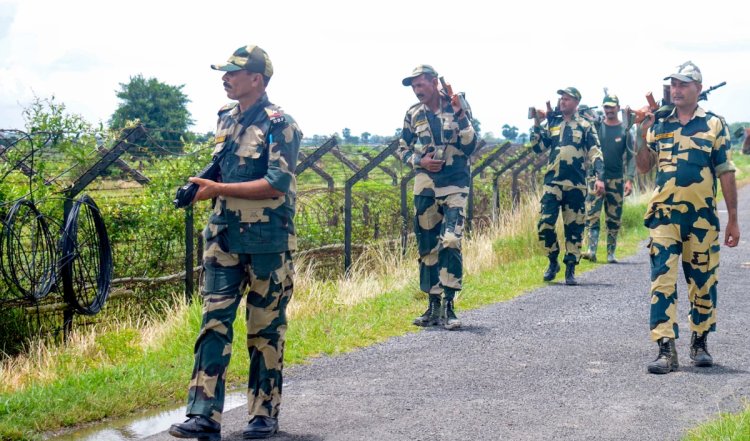Jammu and Kashmir | जम्मू के सांबा में अंतरराष्ट्रीय सीमा पर बीएसएफ ने घुसपैठिए को मार गिराया