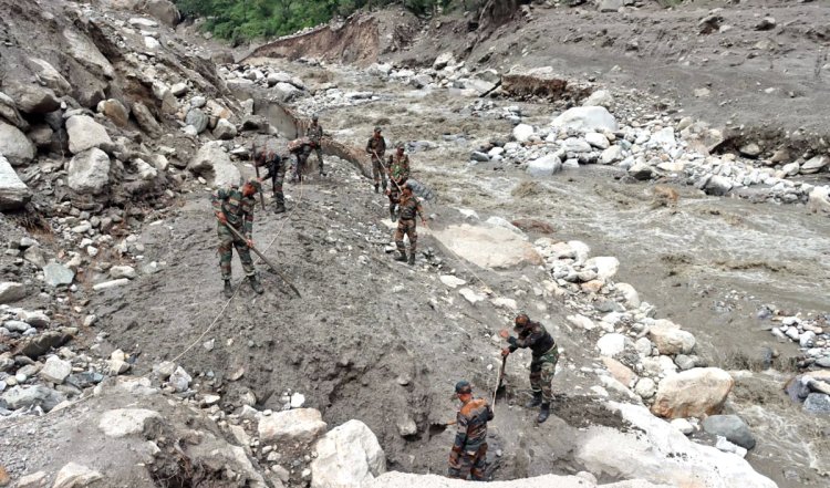 Uttarakhand Rains: आसमान में फटा बादल और ले गया सेड़कों की जान! केदारनाथ में बढ़ता जा रहा है  मौत का आंकड़ा, लोगों को बचाने में लगी फौज