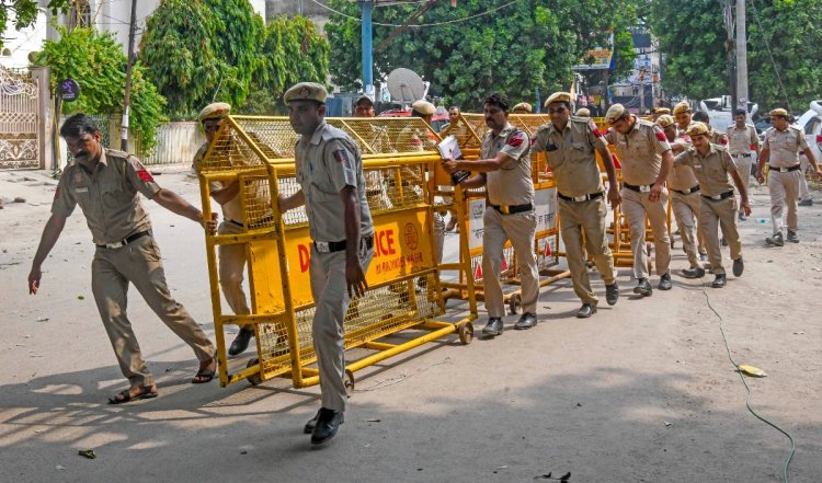 Delhi Bomb Threat | 14 साल के बच्चे ने स्कूलों को भेजा था बम से उड़ा देने का E-Mail, कहा 'मैं स्कूल नहीं जाना चाहता था'