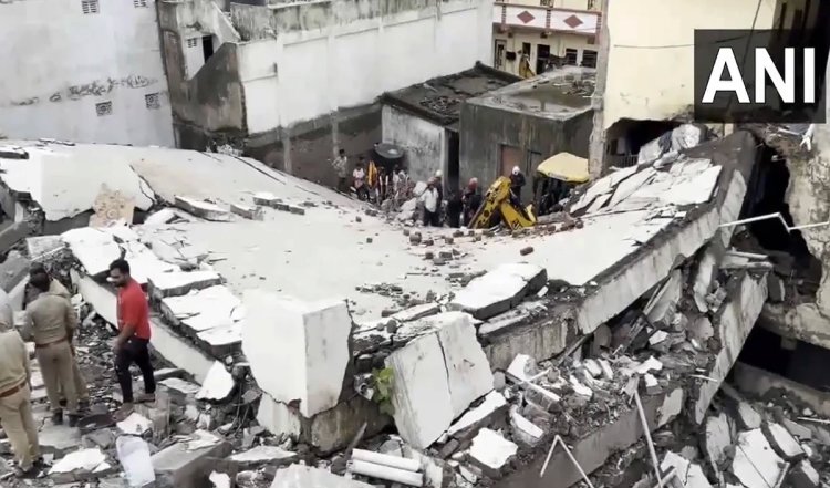 Maharashtra के ठाणे जिले में इमारत की गैलरी का स्लैब गिरा, 70 लोगों को निकाला गया