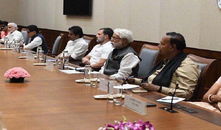 Bangladesh Crisis में कोई बाहरी हाथ... सर्वदलीय बैठक में राहुल गांधी ने पूछ लिया कौन सा सवाल?