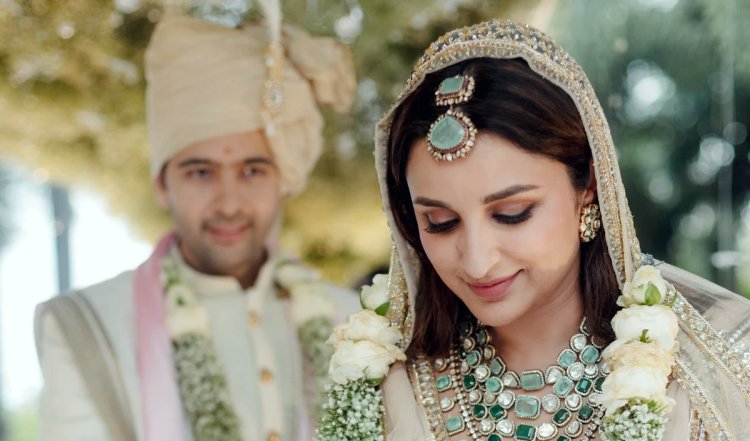 शादी के बाद भी Parineeti Chopra और Raghav Chadha के बीच बरकरार है दूरियां? एक्ट्रेस ने शेयर की झलक | WATCH
