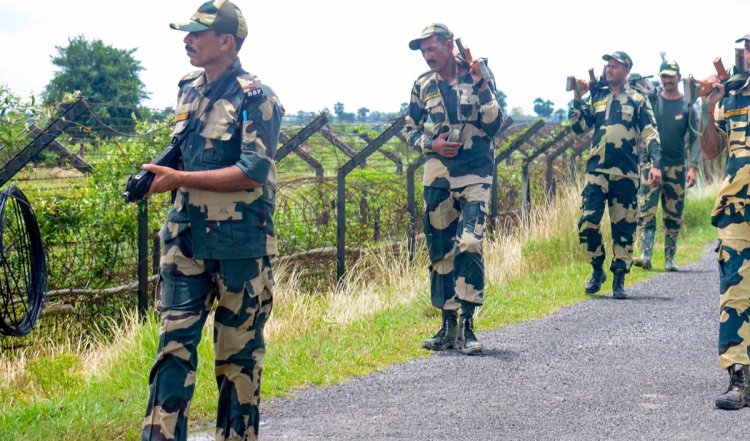 बीएसएफ ने पश्चिम बंगाल में बांग्लादेशियों के बड़े समूह की घुसपैठ की कोशिश नाकाम की
