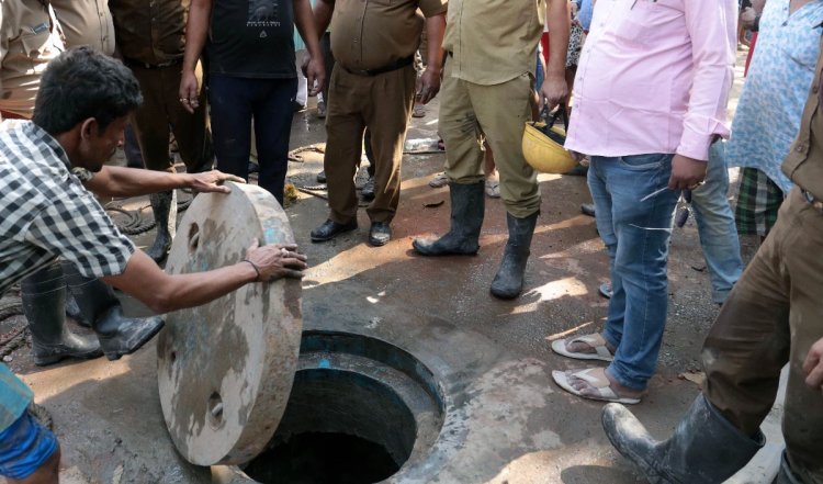 Mumbai के बोरीवली इलाके में मैनहोल साफ करते समय मजदूर की मौत