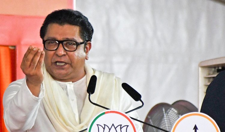 शिवसेना (यूबीटी) समर्थकों ने राज ठाकरे के काफिले पर सुपारी फेंकी