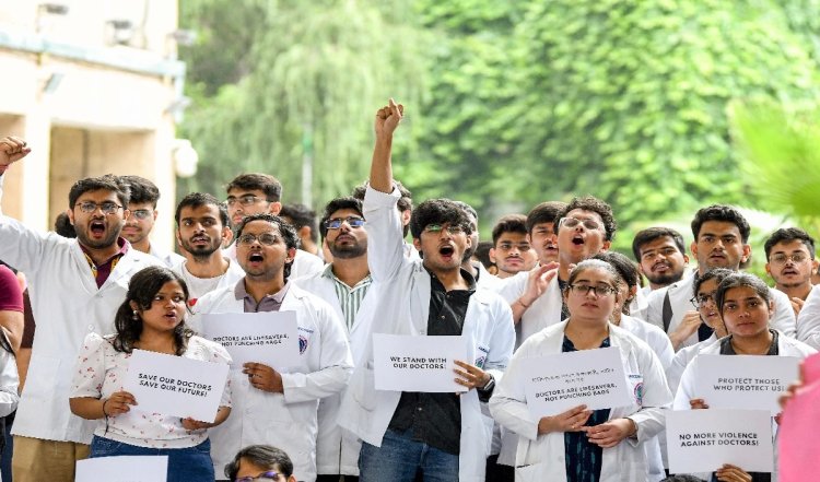 Doctors strike: अभी खत्म नहीं हुई है डॉक्टर्स की हड़ताल, ओपीडी सेवाएं अब भी है ठप्प
