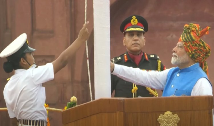 Independence Day 2024: PM Modi ने लाल किले से फहराया तिरंगा
