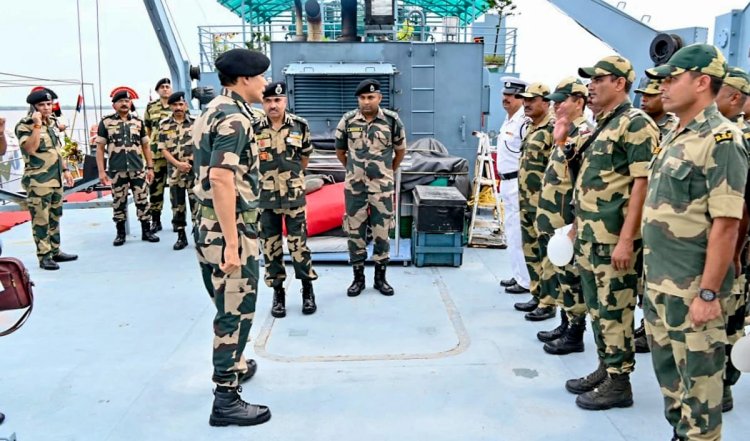 पंजाब : बीएसएफ प्रमुख ने सीमावर्ती इलाकों का दौरा किया