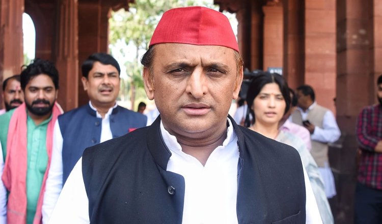 Gomti Nagar में लड़की छेड़ने के आरोपी Pawan Yadav ने की Akhilesh Yadav से मुलाकात, बोला- मुझे यादव होने की सजा दी जा रही है