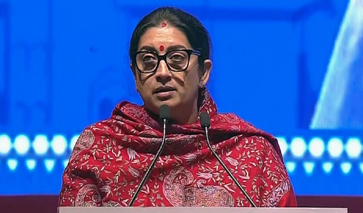 Kolkata doctor rape-murder: स्मृति ईरानी का वार, कहा- राजनीति कर रही हैं ममता बनर्जी, पूछे कईं सवाल