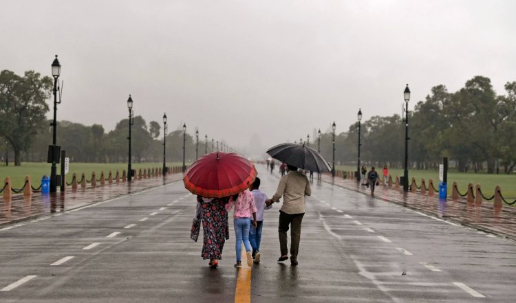 दिल्ली में हल्की बारिश के आसार