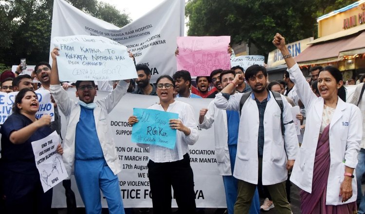 Kolkata Doctor Death। पीड़िता की मां ने सुनाई आपबीती, देशवासियों से की साथ खड़े रहने की अपील