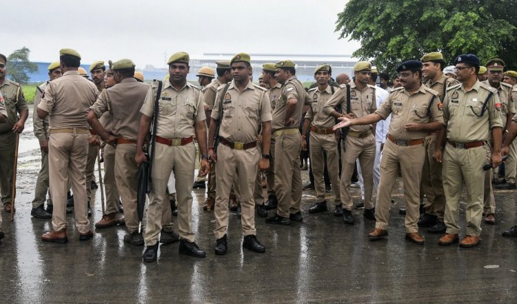 UP Police Constable Exam 2024: यूपी पुलिस कांस्टेबल परीक्षा के एडमिट कार्ड जारी, ऐसे कर सकते हैं डाउनलोड
