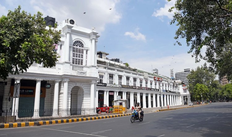 Shocking : दिल्ली के कनॉट प्लेस में विज्ञापन बोर्ड पर दिखी एडल्ट क्लिप, पुलिस ने दर्ज किया मामला