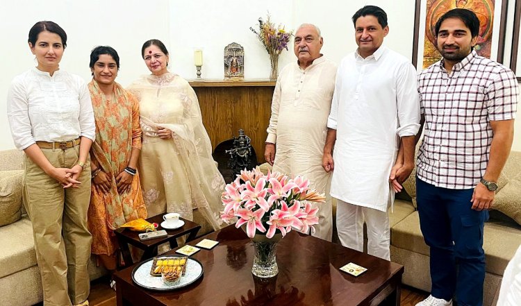 कांग्रेस में शामिल होंगी विनेश फोगाट? भूपेंद्र हुड्डा से मुलाकात के बाद अटकलें तेज, सीएम सैनी का भी आया बयान