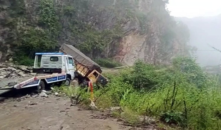 Jharkhand के हजारीबाग में ट्रक पलटने से पांच लोगों की मौत