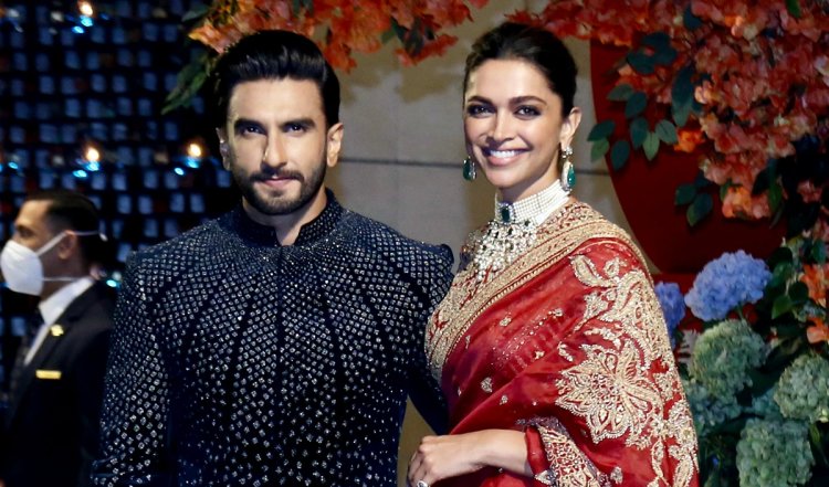 Deepika Padukone और Ranveer Singh का 100 करोड़ का नया अपार्टमेंट, शाहरुख खान के मन्नत के बगल में बना महल जैसा घर | Watch