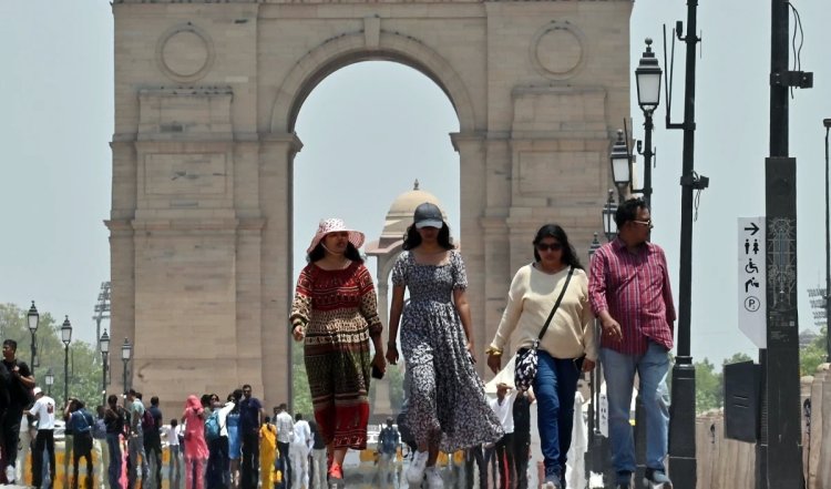 दिल्ली में न्यूनतम तापमान 25.4 डिग्री सेल्सियस दर्ज