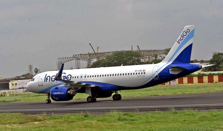 विमान में बम है, Indigo के टॉयलेट में मिले कागज से मचा हड़कंप, Police को जांच में कुछ भी संदिग्ध नहीं मिला