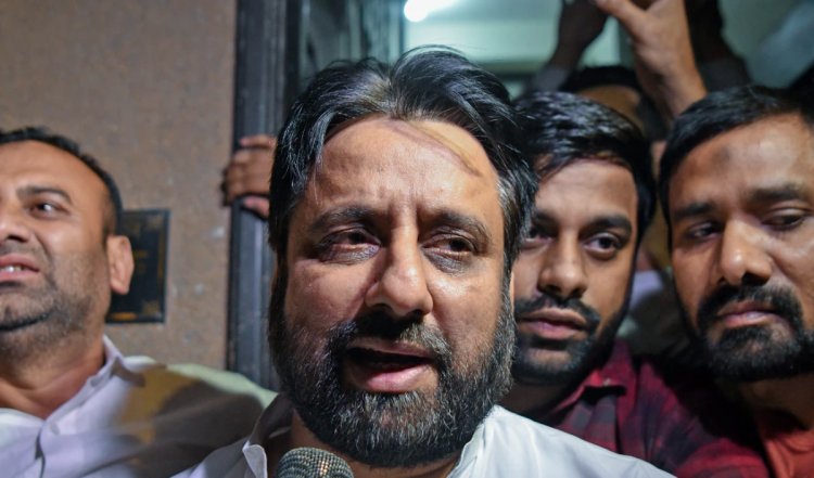 Amanatullah Khan House Raid | 'दिल्ली में माहौल खराब करने के लिए ईडी भाजपा का हथियार बन गया है', अमानतुल्लाह खान के आवास पर छापेमारी पर AAP का बयान