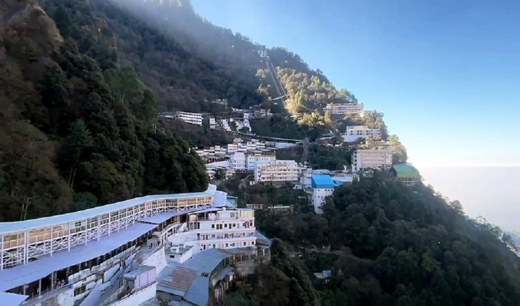 Jammu-Kashmir: वैष्‍णो देवी यात्रा मार्ग पर लैंडस्‍लाइड, भरभराकर गिरा मलबा, दो महिला तीर्थयात्रियों की मौत