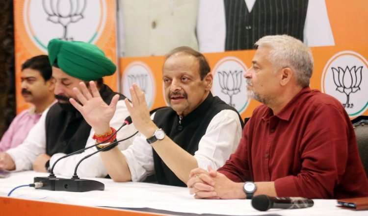 नेशनल कॉन्फ्रेंस के पूर्व नेता का बड़ा दावा, 2014 में बीजेपी के साथ सरकार बनाना चाहते थे उमर अब्दुल्ला