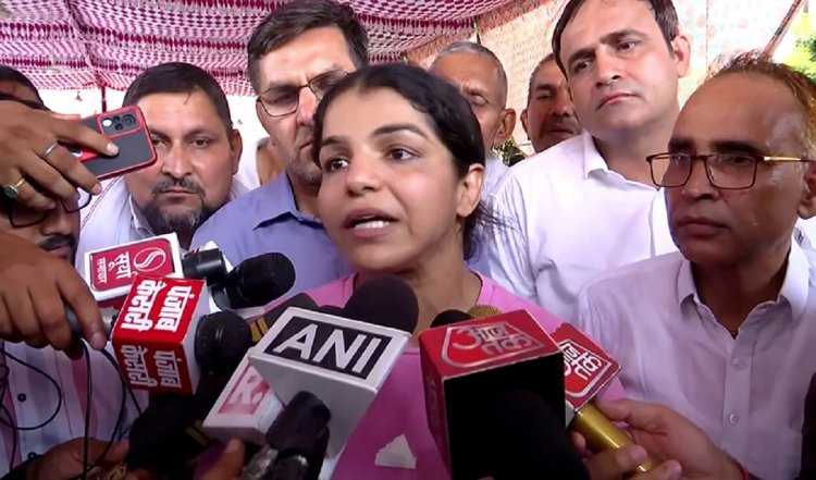 विनेश फोगाट और बजरंग पूनिया के राजनीतिक एंट्री से नाराज हैं साक्षी मलिक? सामने आई प्रतिक्रिया