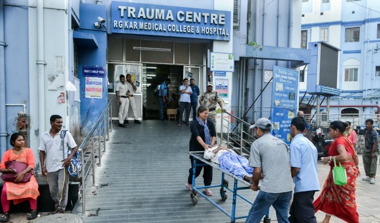 RG Kar hospital Youth Dies | कोलकाता के आरजी कर अस्पताल में युवक की मौत, परिवार का दावा है कि कोई डॉक्टर उपलब्ध नहीं था