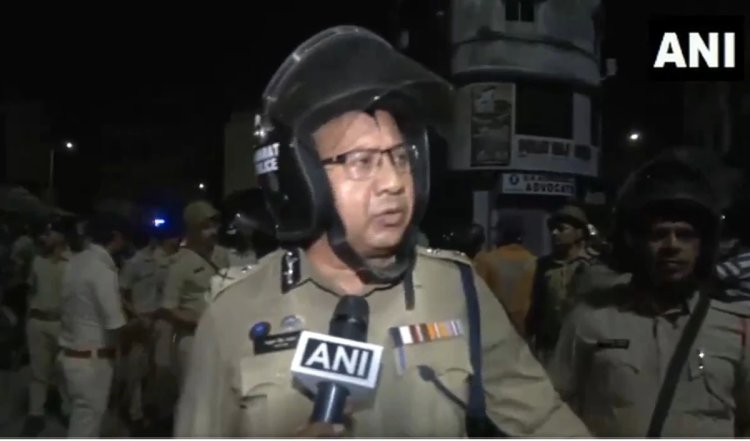 Stone Pelting on Ganesh Chaturthi | सूरत में गणेश पंडाल पर पत्थरबाजी से सांप्रदायिक तनाव, 27 गिरफ्तार