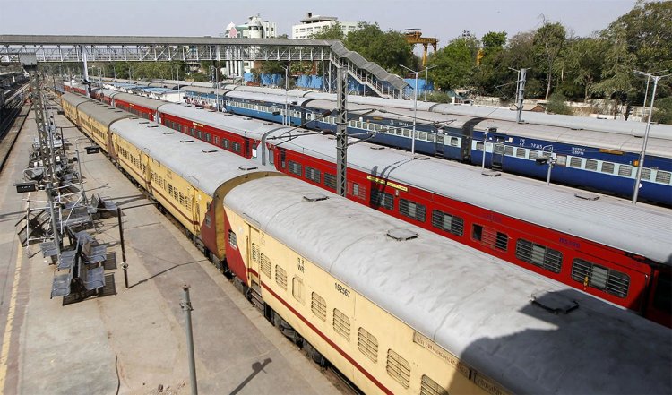 Indian Railways के खिलाफ शायद कोई बड़ी साजिश है, जानमाल की रक्षा के लिए पटरियों की निगरानी को बढ़ाना चाहिए